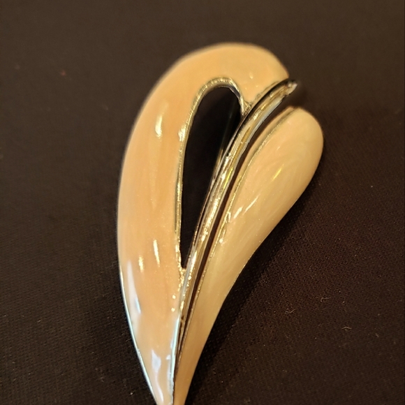 Monet Enamel Leaf Brooch/Pin - Picture 3 of 8